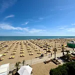 Villa Fronte Mare-Carraro Immobiliare Jesolo - Family Apartments