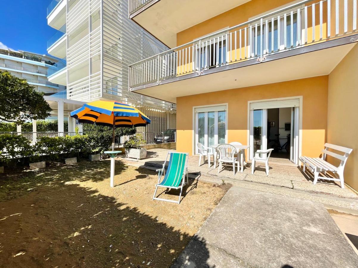 Appartamento Villa Fronte Mare-Carraro Immobiliare Jesolo - Family Apartments *