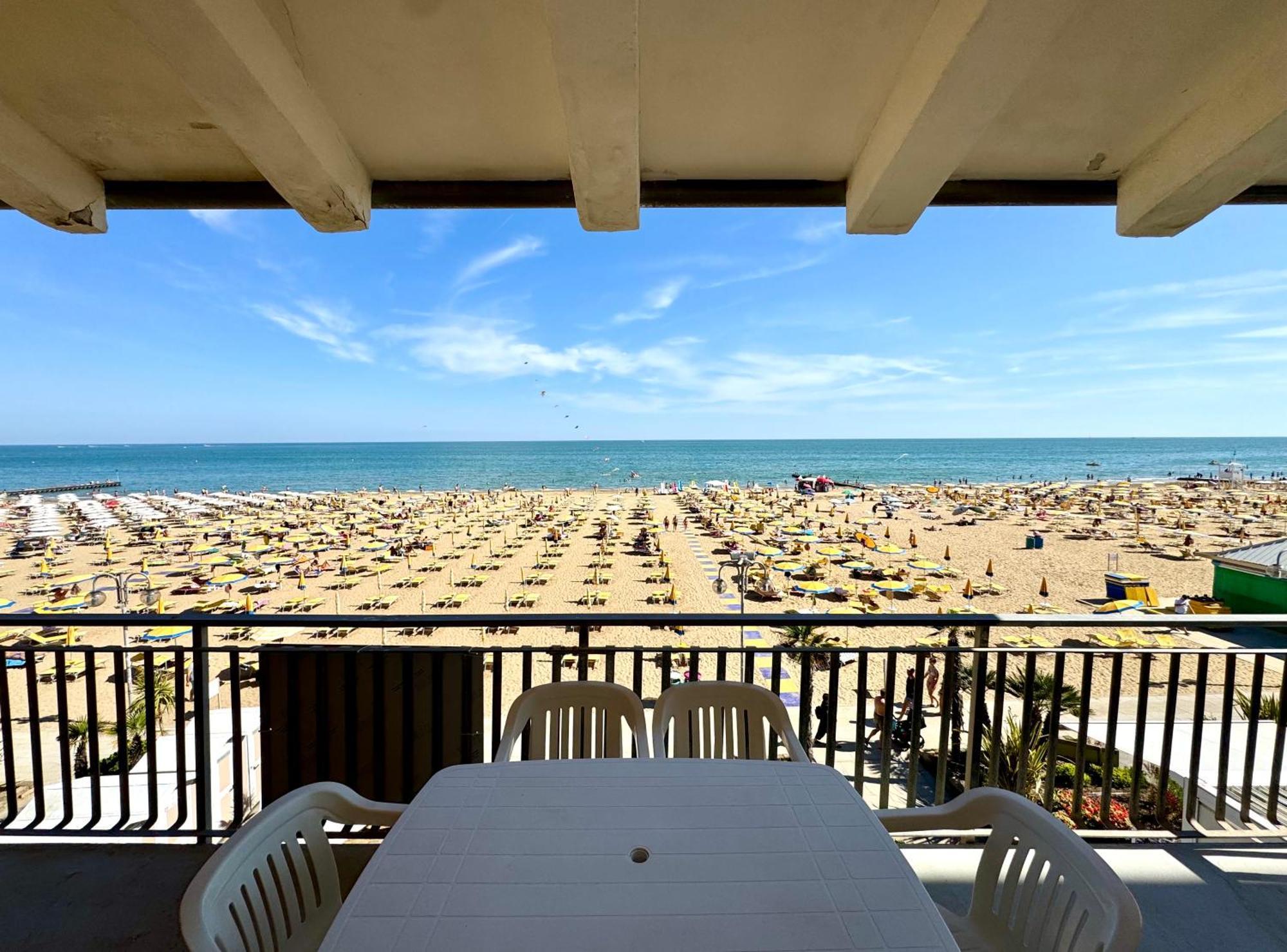 Villa Fronte Mare-Carraro Immobiliare Jesolo - Family Apartments