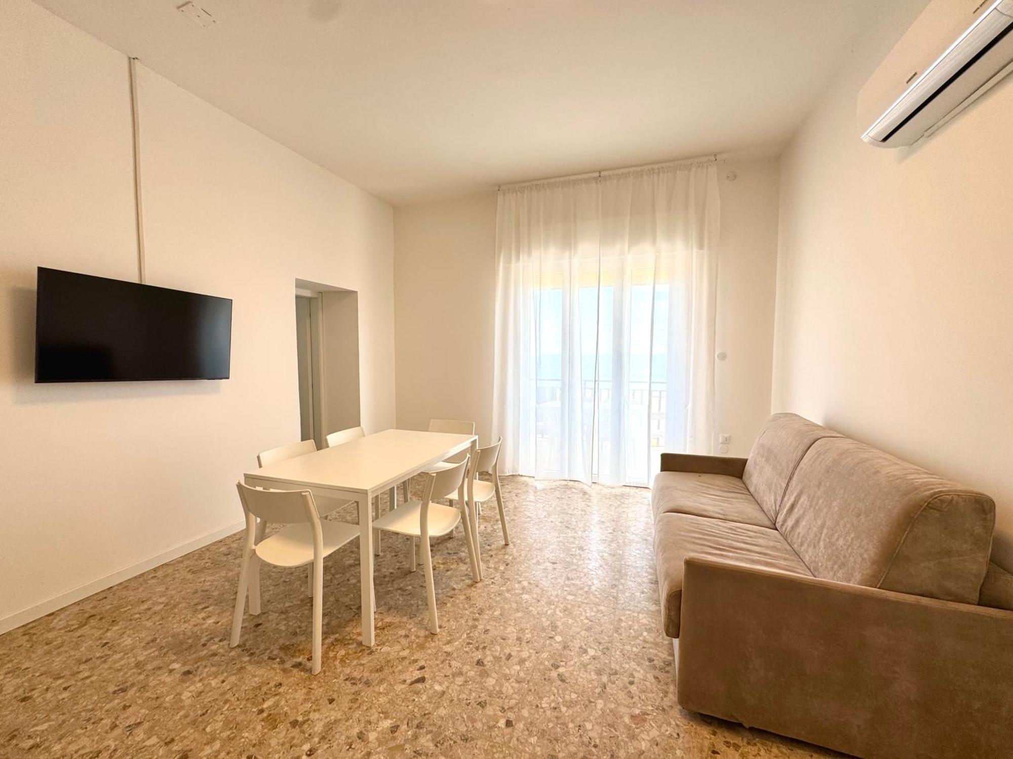 Villa Fronte Mare-Carraro Immobiliare Jesolo - Family Apartments Appartamento