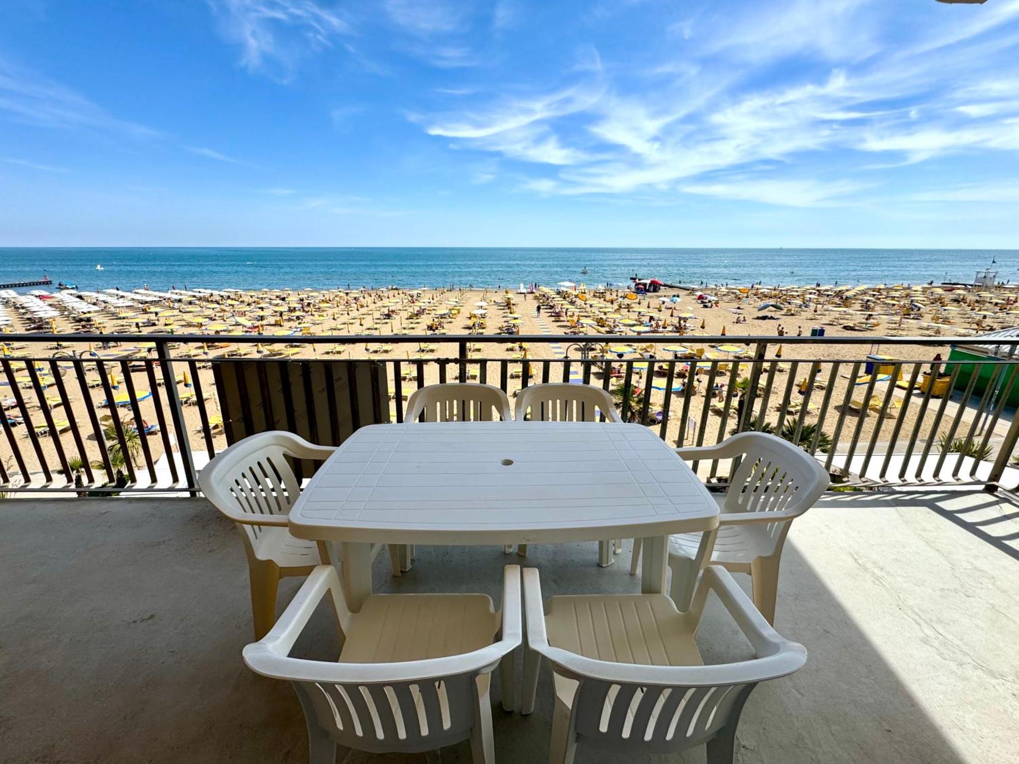 Appartamento Fronte Mare-carraro Immobiliare