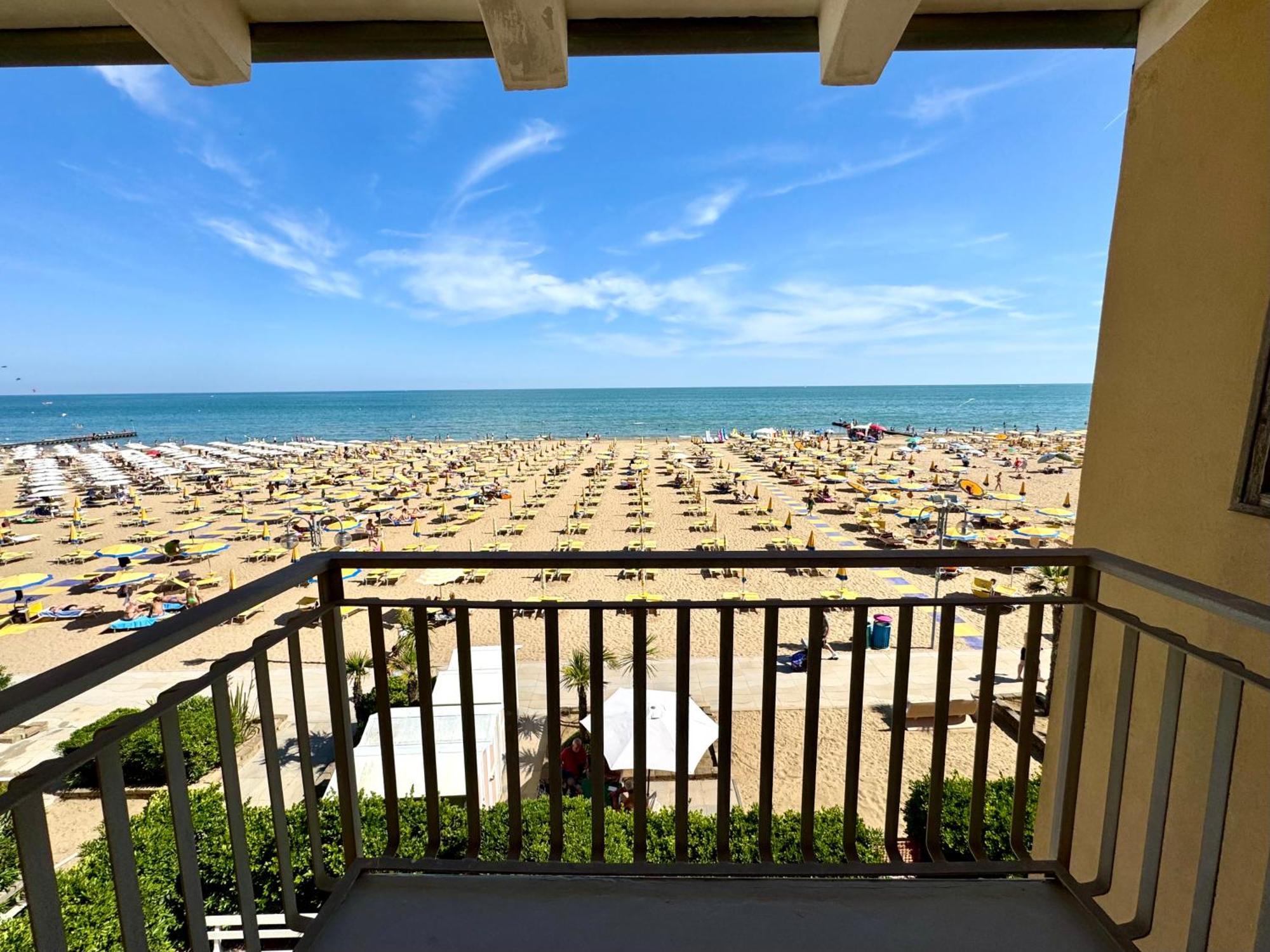 Appartamento Villa Fronte Mare-Carraro Immobiliare Jesolo - Family Apartments *