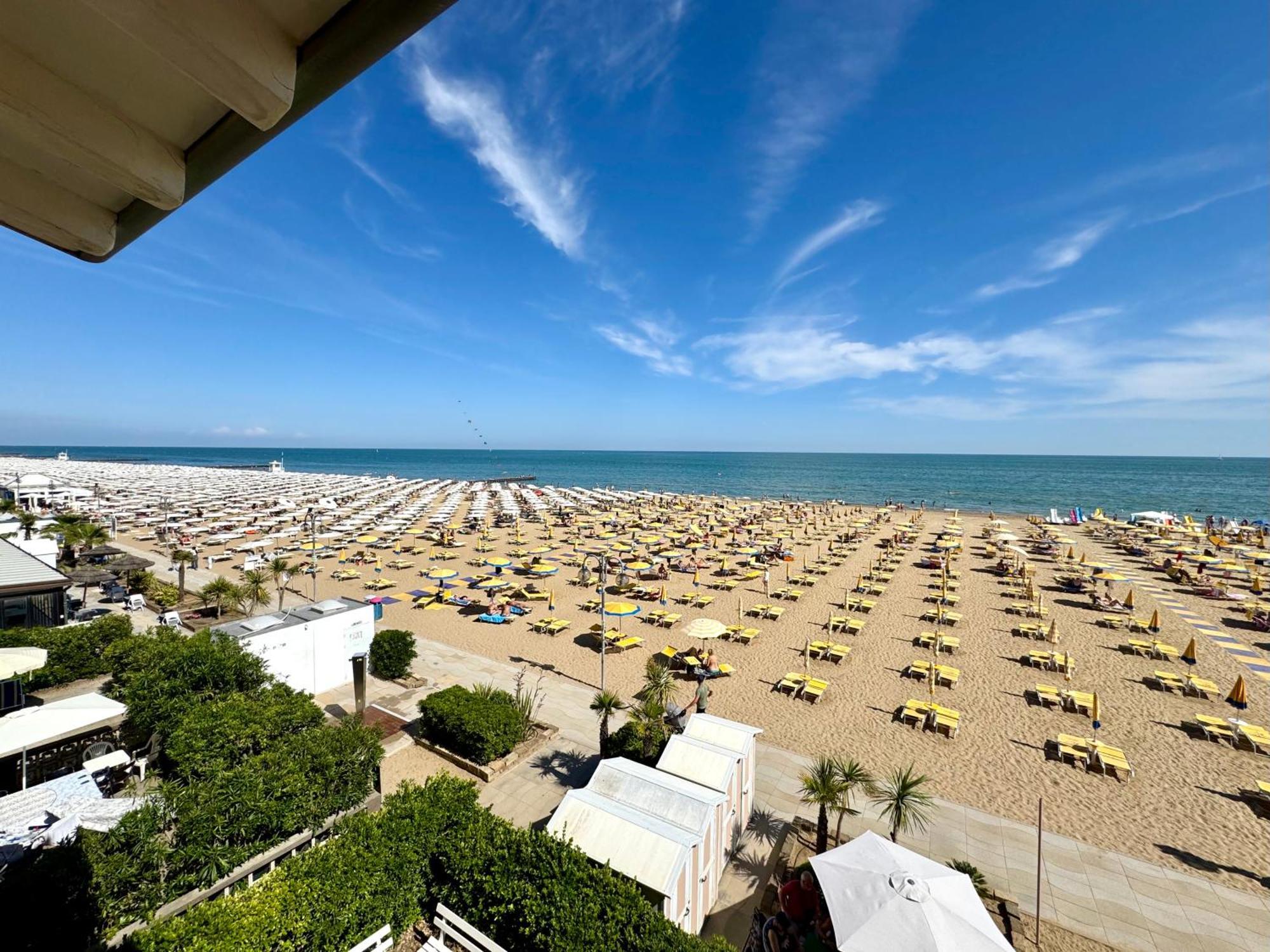 Villa Fronte Mare-Carraro Immobiliare Jesolo - Family Apartments Lido di Jesolo