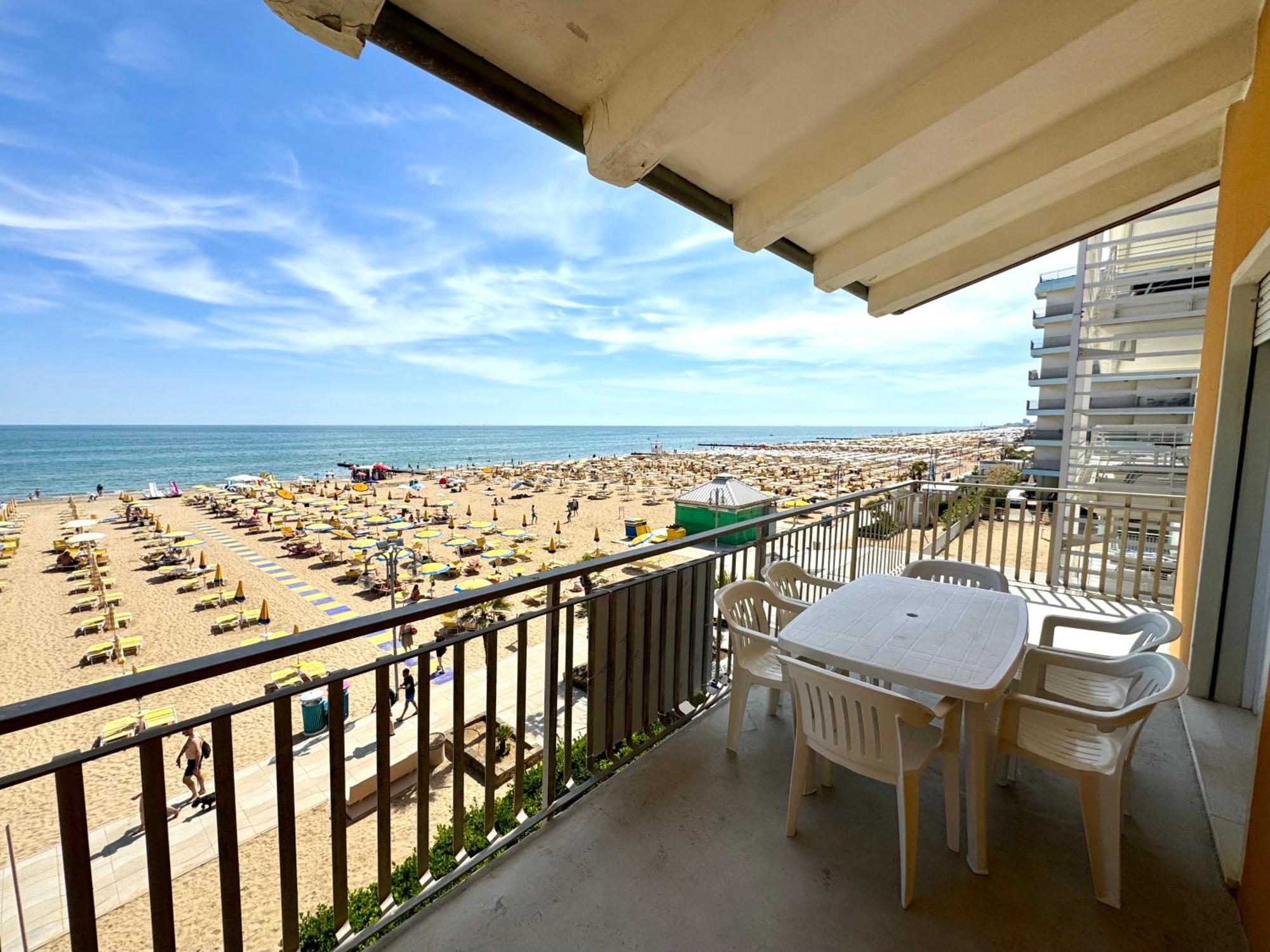 Appartamento Fronte Mare-carraro Immobiliare