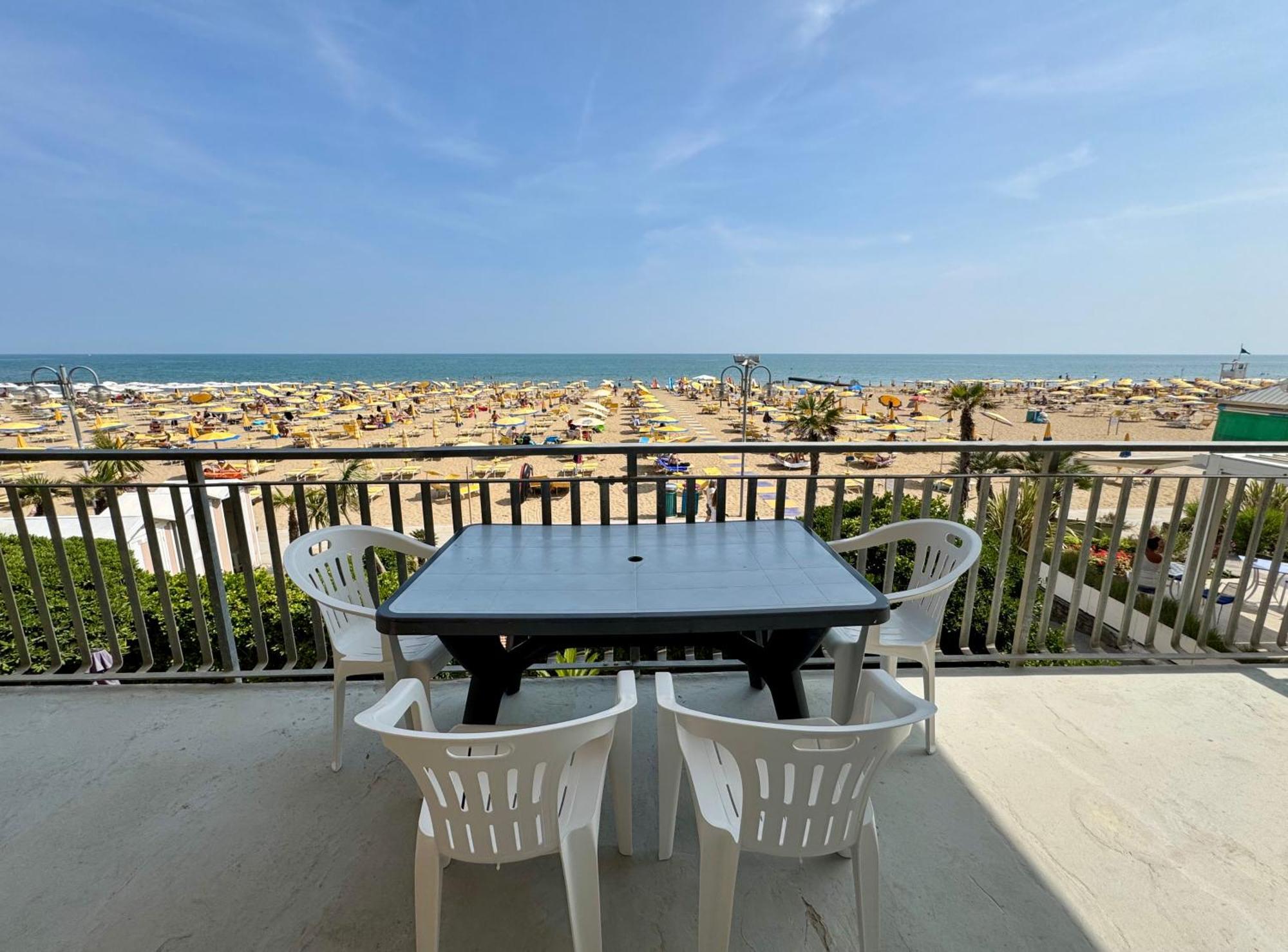 Villa Fronte Mare-Carraro Immobiliare Jesolo - Family Apartments Appartamento *
